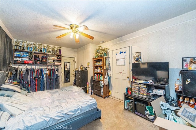 carpeted bedroom featuring a textured ceiling, ceiling fan, and a closet