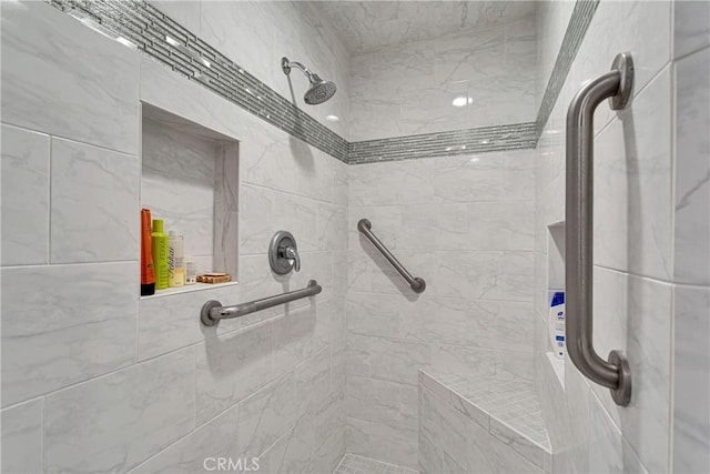 bathroom featuring tiled shower