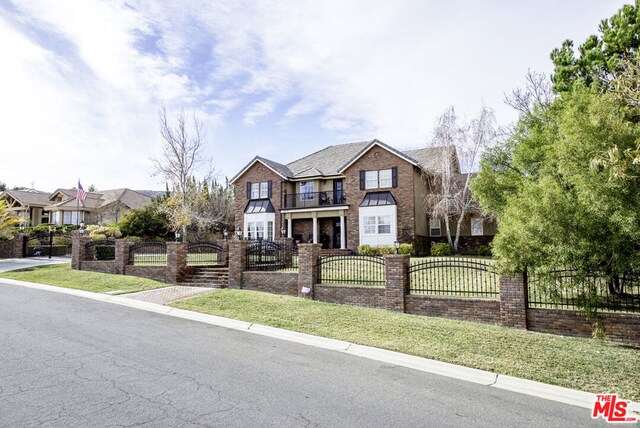 view of front of house with a front yard