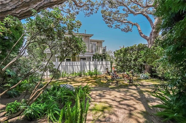 view of yard featuring a balcony