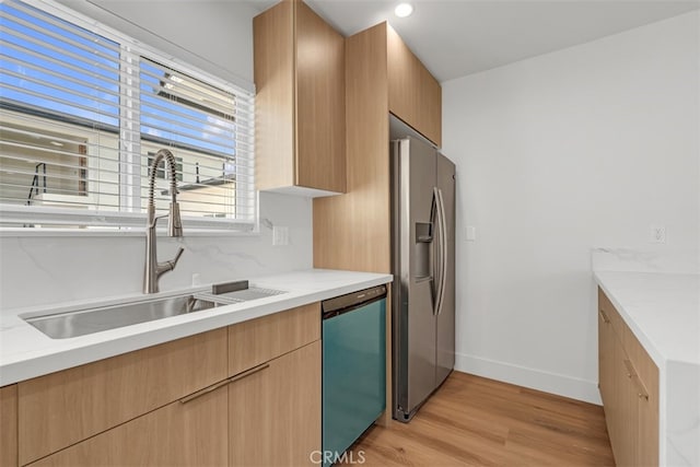 kitchen with dishwasher, decorative backsplash, sink, light wood-type flooring, and stainless steel fridge