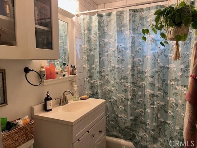 bathroom with vanity