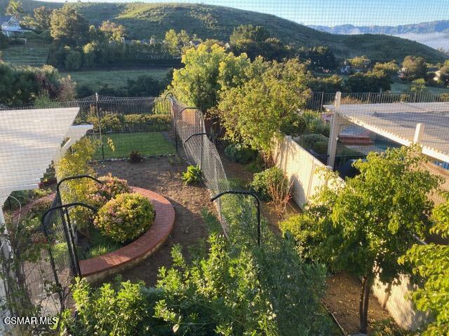 birds eye view of property featuring a mountain view