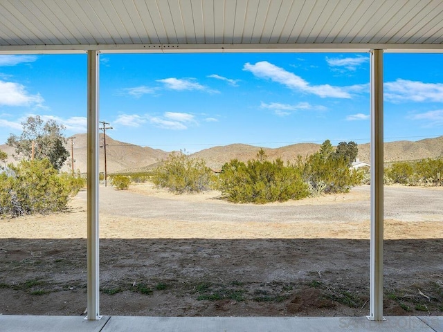 view of yard with a mountain view