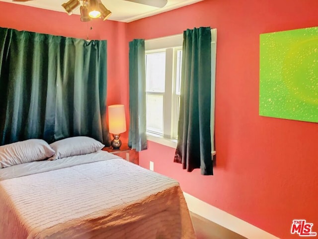 bedroom featuring ceiling fan