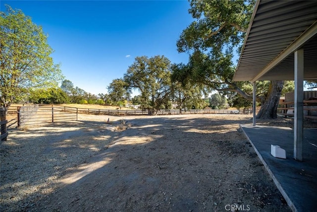 view of yard featuring a rural view