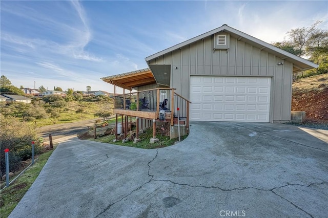 view of front facade featuring a garage