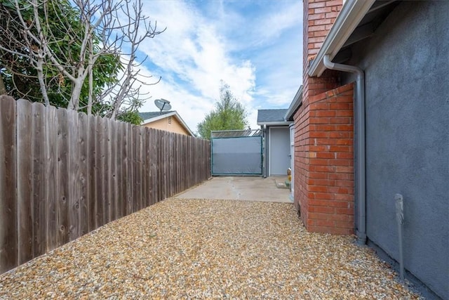 view of yard featuring a patio area