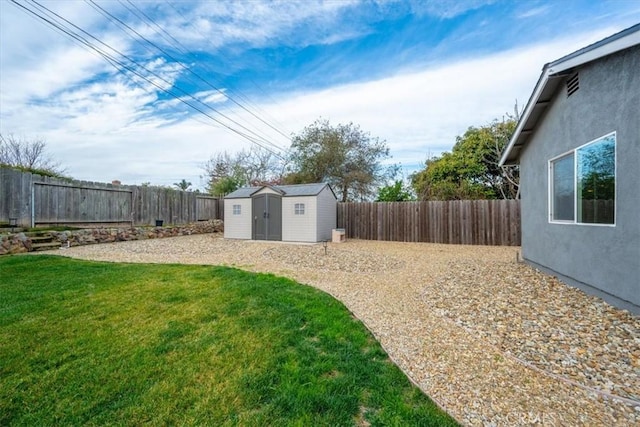 view of yard with a storage unit