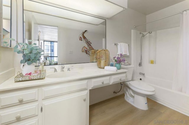 full bathroom featuring shower / bath combo with shower curtain, hardwood / wood-style floors, toilet, and vanity