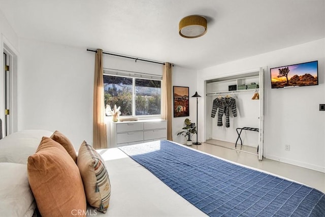 bedroom with a closet