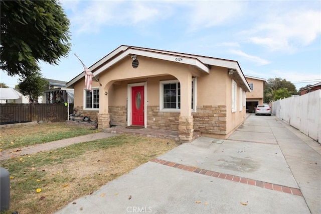 view of front of home featuring a front yard and a garage