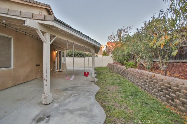 view of yard with a patio area