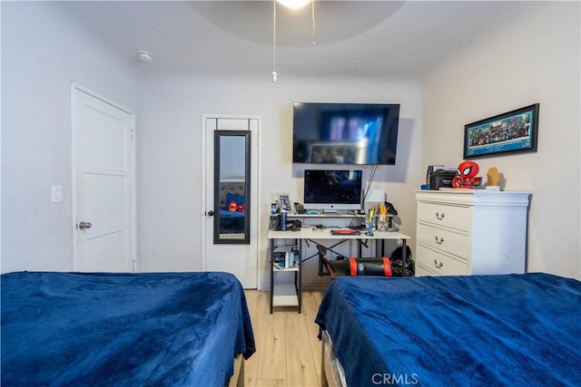 bedroom featuring light hardwood / wood-style floors and ceiling fan