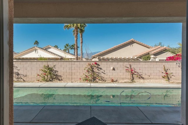 view of swimming pool