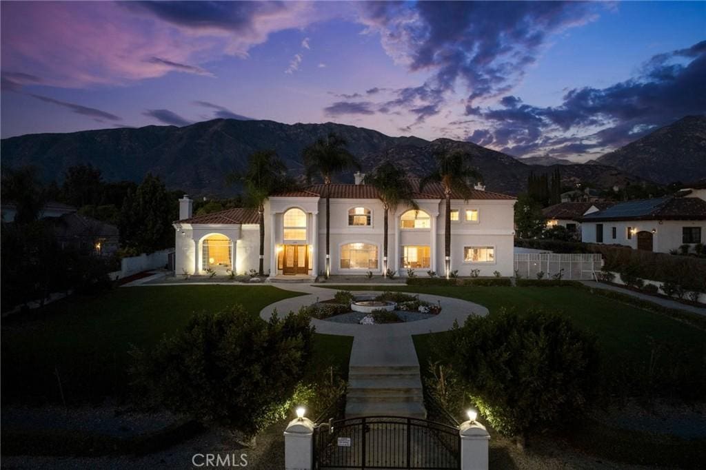 view of front facade featuring a mountain view and a lawn