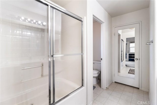 bathroom with toilet and enclosed tub / shower combo