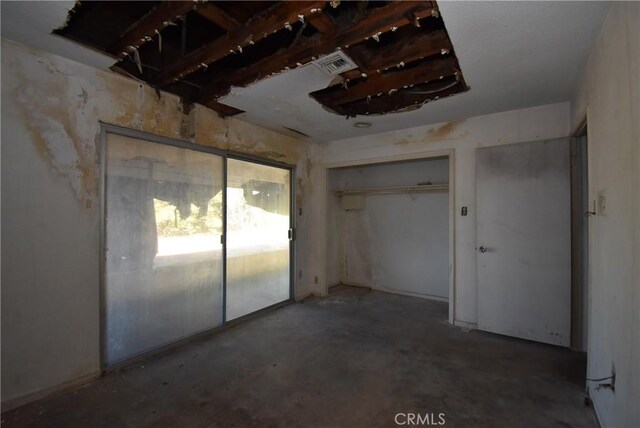 unfurnished bedroom featuring a closet