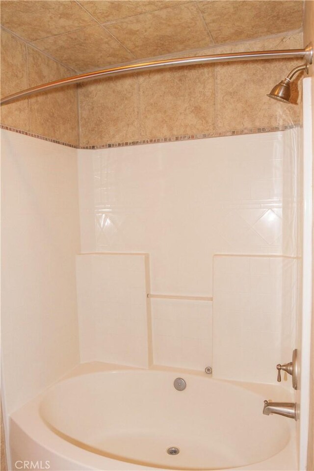 bathroom featuring shower / washtub combination