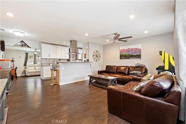 living room with dark wood-type flooring and ceiling fan