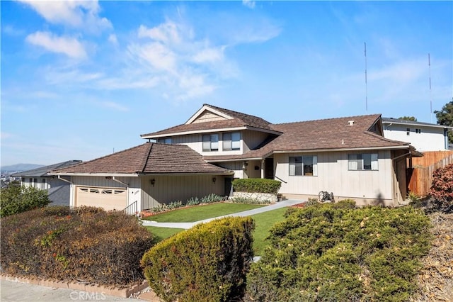 view of front of house featuring a front lawn and a garage