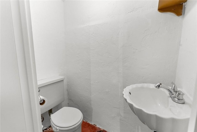 bathroom featuring toilet and sink