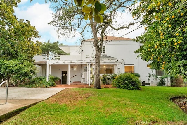 view of front of home with a front yard