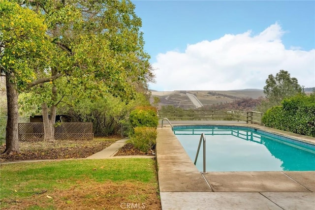 view of pool featuring a mountain view