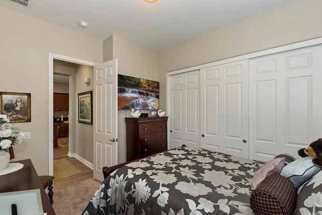 bedroom featuring carpet and a closet