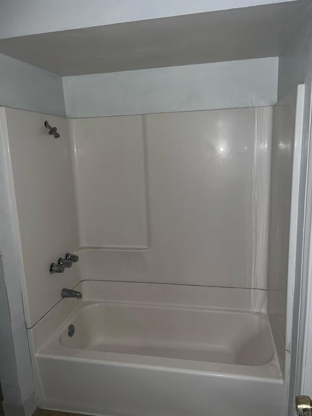 bathroom with washtub / shower combination