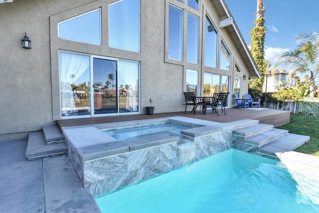 view of pool with an in ground hot tub and a patio area