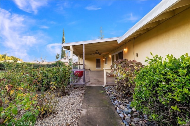 entrance to property with ceiling fan