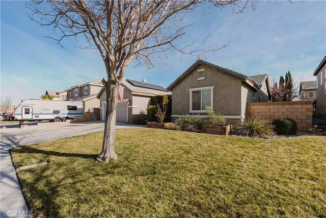 single story home with a front lawn