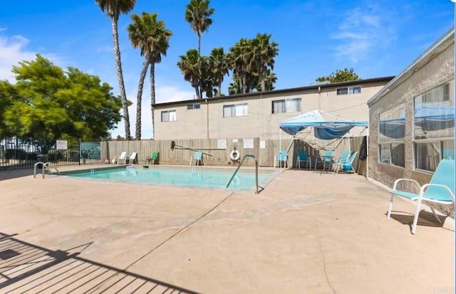 view of swimming pool