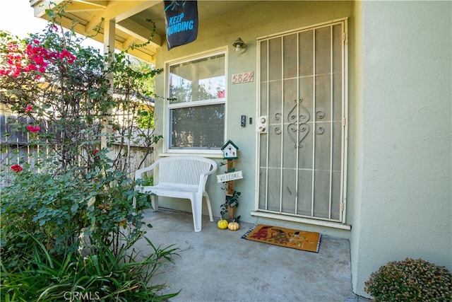 property entrance featuring a patio