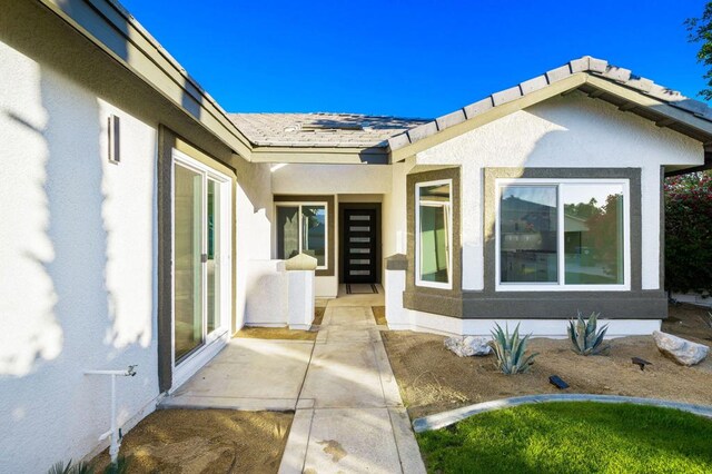 entrance to property featuring a patio area