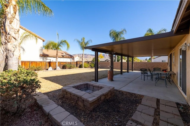 view of patio with an outdoor fire pit