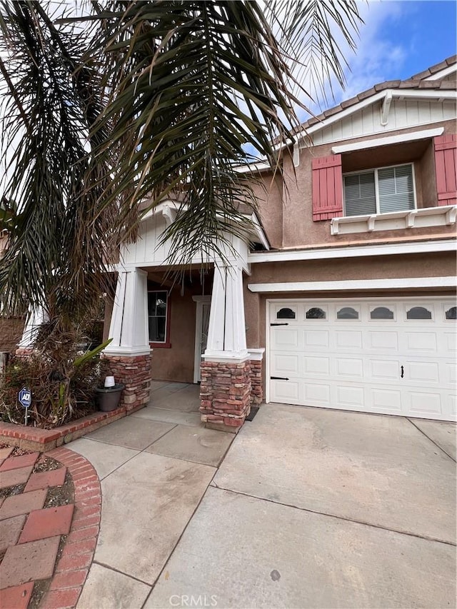 view of front facade featuring a garage