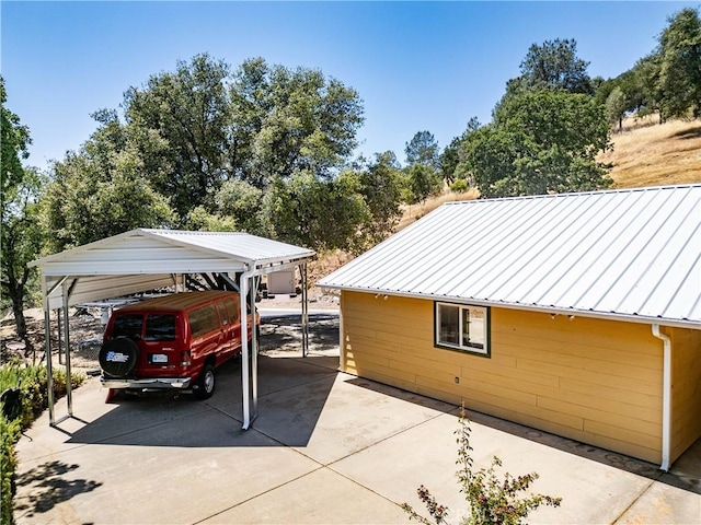 view of vehicle parking featuring a carport