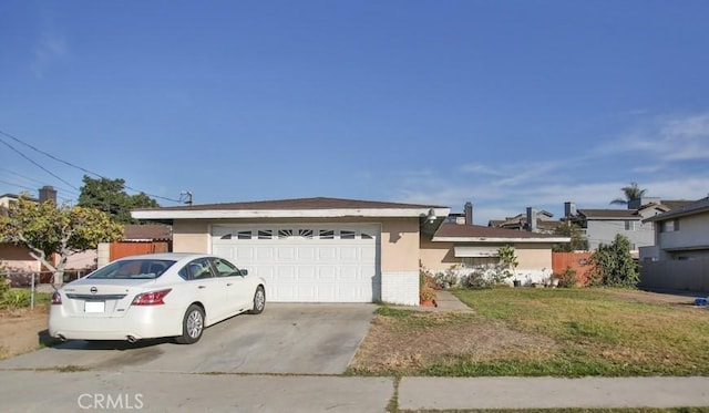 view of front of property featuring a garage and a front yard