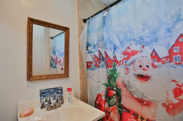 bathroom with a shower with curtain and vanity