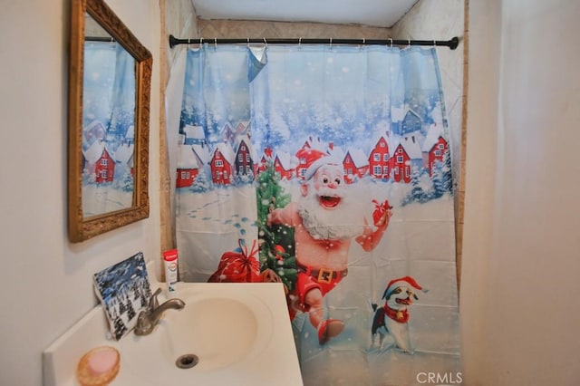 bathroom with a shower with curtain and sink