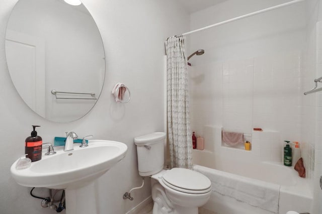 bathroom featuring toilet and shower / tub combo