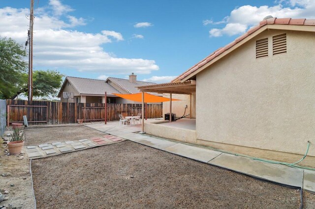 view of yard featuring a pergola and a patio area