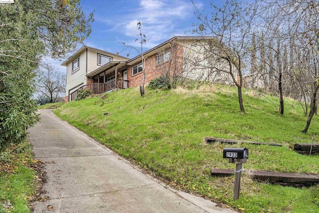 exterior space featuring a front yard