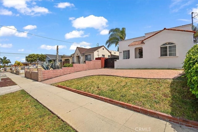 view of front of home with a front lawn