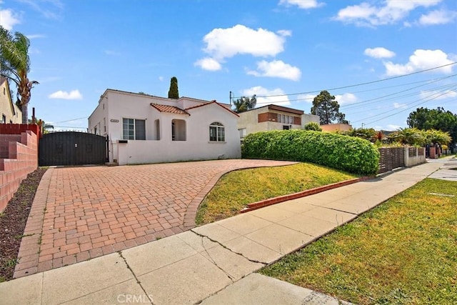 view of front of property with a front lawn