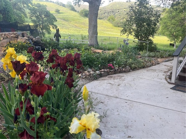 view of yard featuring fence