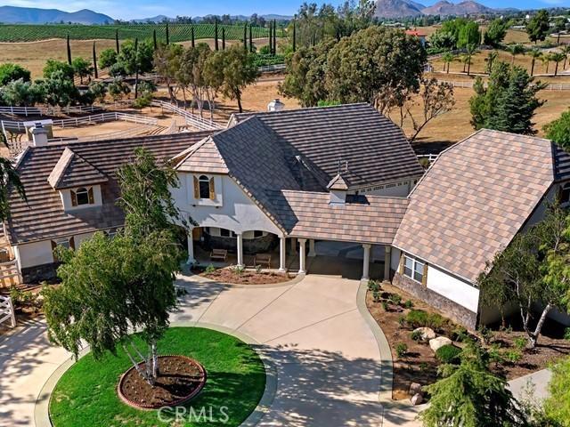 bird's eye view with a mountain view