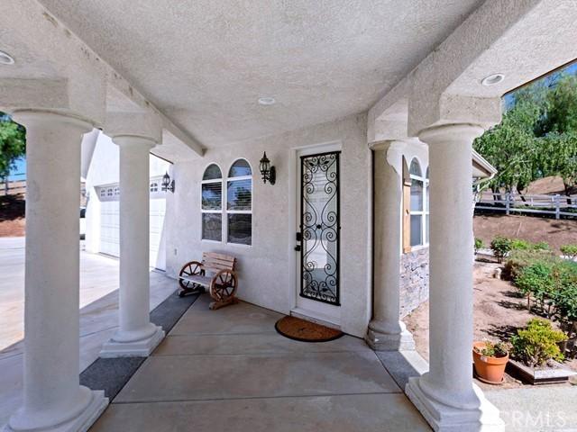 entrance to property with stucco siding